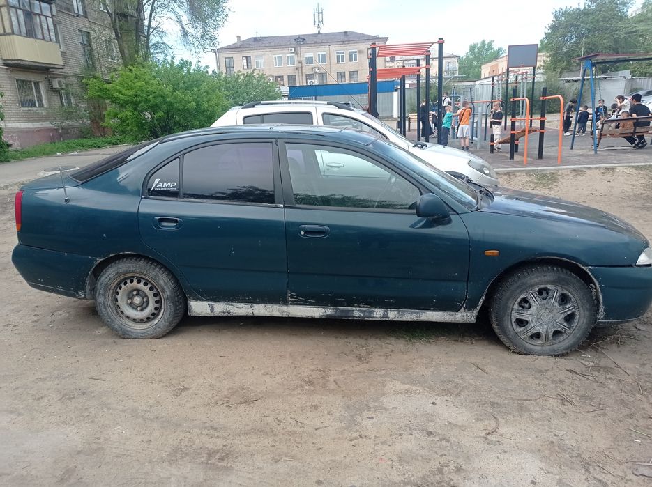 Продам машину Mitsubishi Carisma