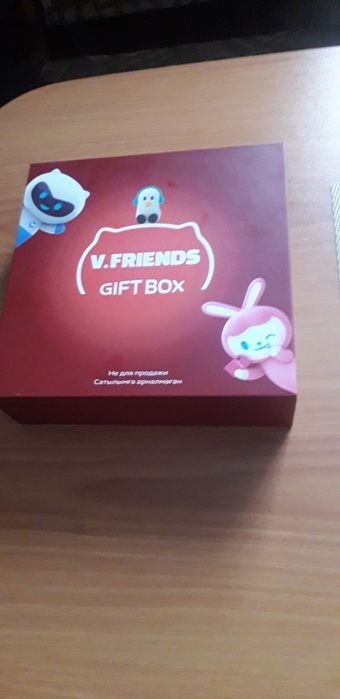 Часы сблютузом новые настольные