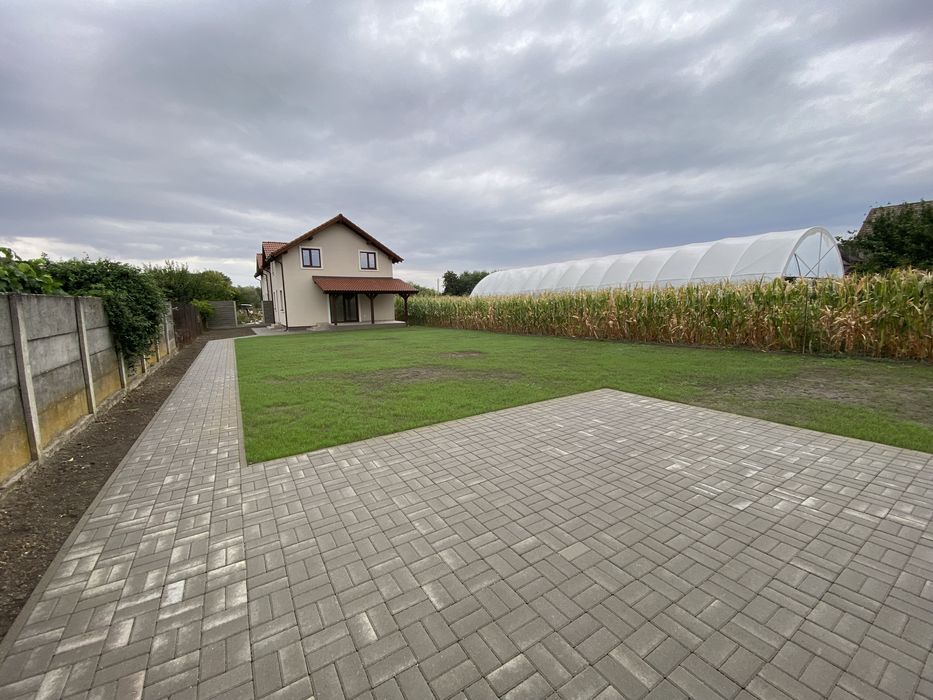 Casă cu 534mp teren în Utvin