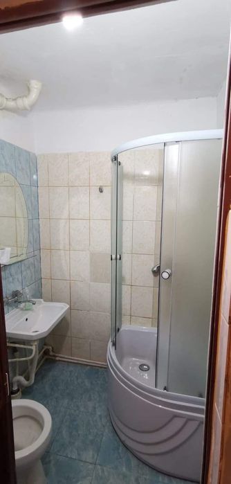 Închiriez garsoniera în Onești str republicii nr 5