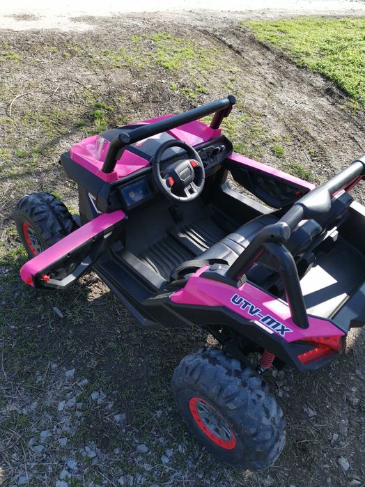 Акумулаторен джип  с два  кумулатора по 12 волта.