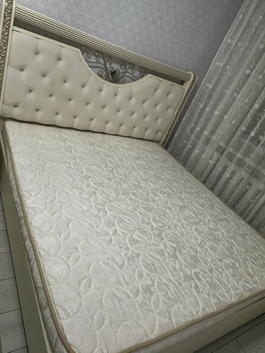 Продам кровать вместе с тумбочками