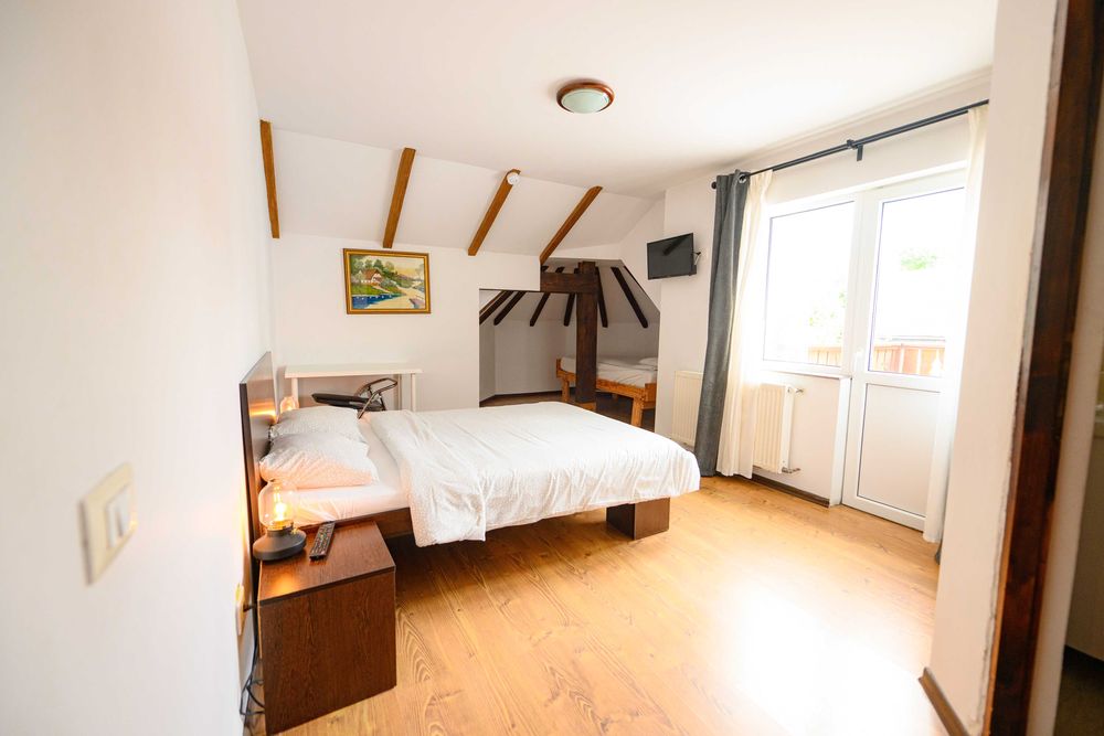 Cabana la Flo / cazare Bran / SPA / 16 persoane / 7 camere /