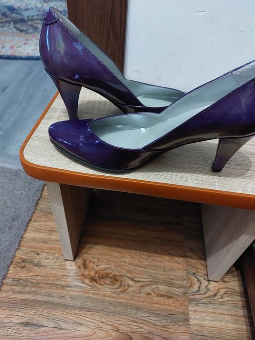 Pantofi din piele naturala lacuita, violet