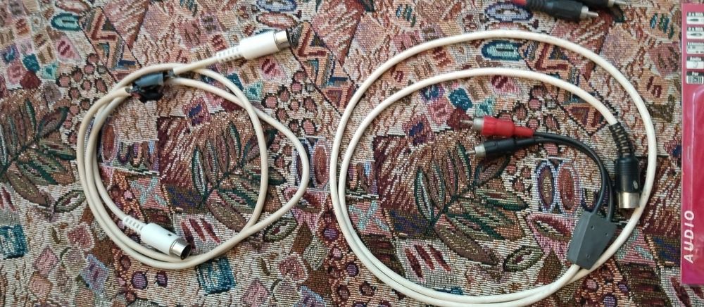 Лот от разпределител за аудио с-ма,кабели,5-ци,съединители и др.