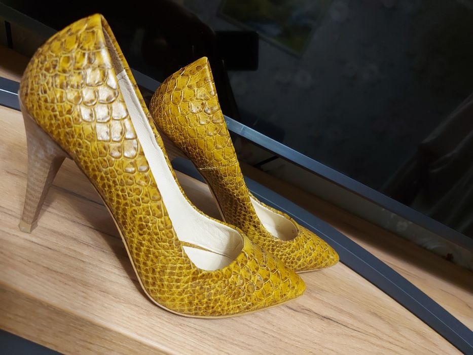 Обувь женская 100 000