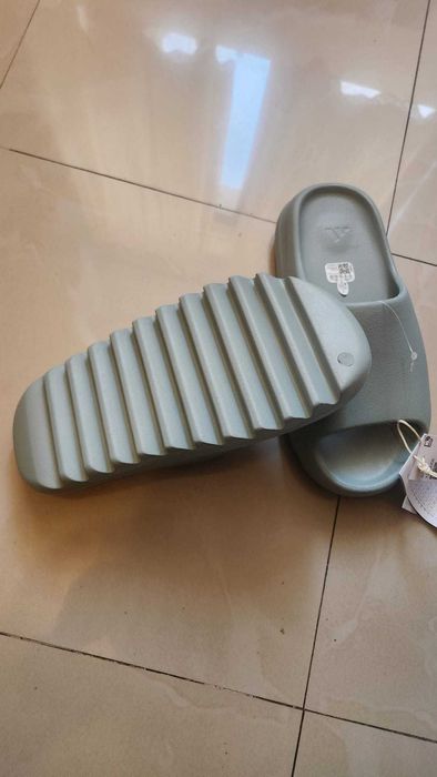 Adidas Yeezy Slide nr. 42, 43 Originali