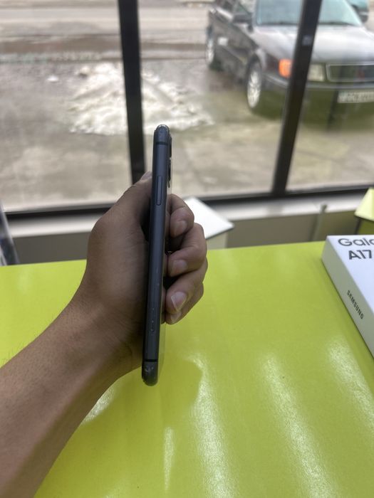 Айфон 11 64г черный свет