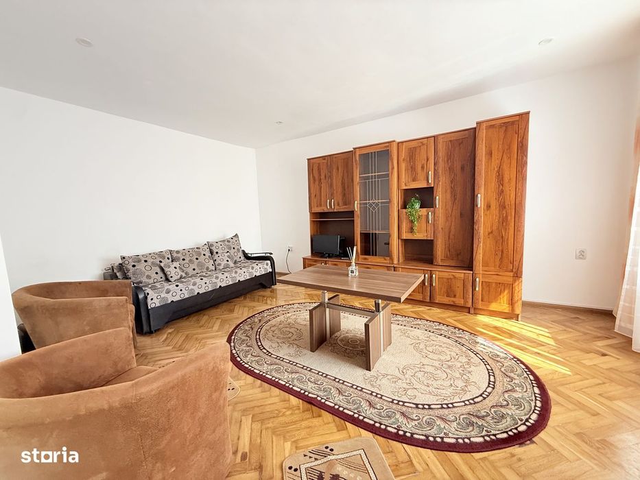 Inchiriez casa cu 2 camere  cu teren in zona centrala