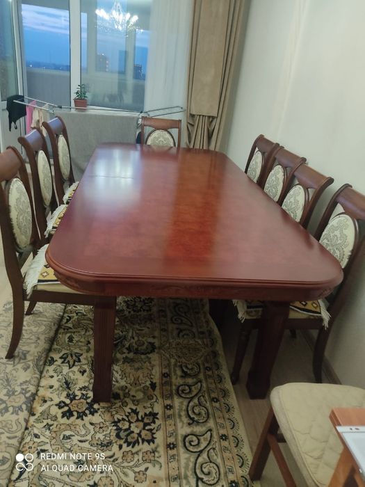 Продаю стол со стульями