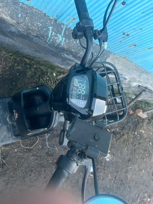 Скутер сатылады.