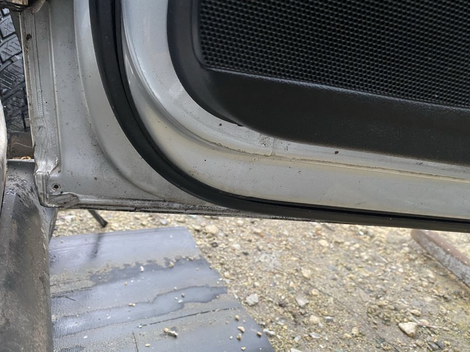 Предна дясна врата пасат б6 2008г перфектна светло сива