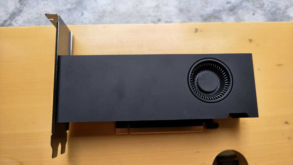 Placa Video Profesională Dell NVIDIA RTX A2000 12GB GDDR6 – 4x Mini-DP