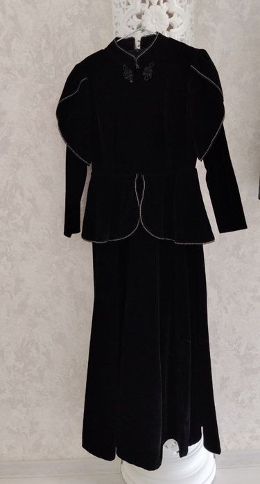 Аеллар туй либослари сотилади.