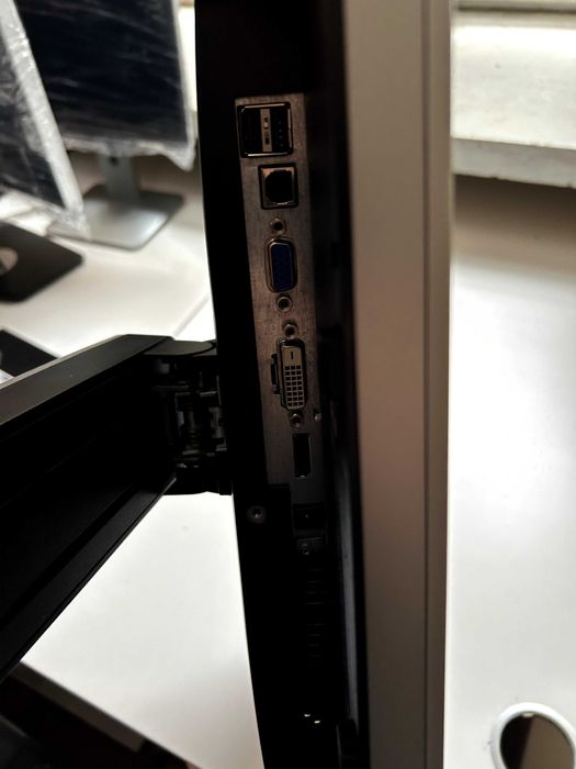 Монитор DELL U2312HM – 23" | IPS | Full HD