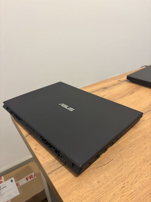 Laptop Asus X571GD, arata ca nou si upgrade facut