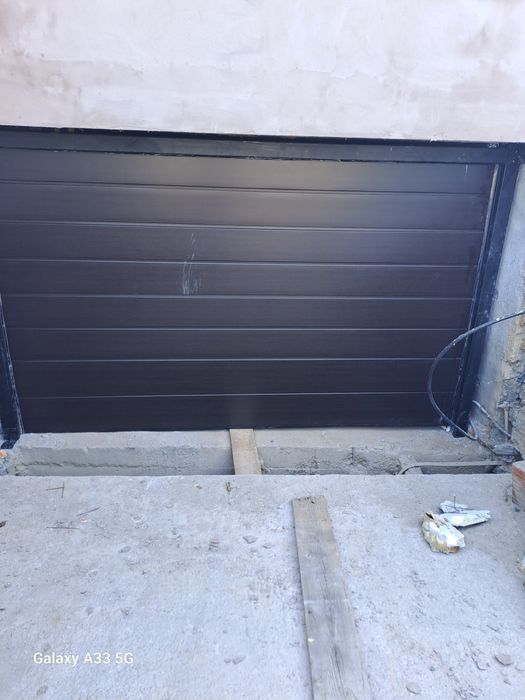 Ușa de garaj secționala