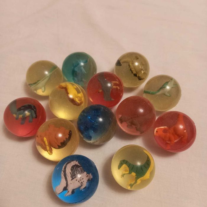 шарики попрыгунчики с динозаврами внутри