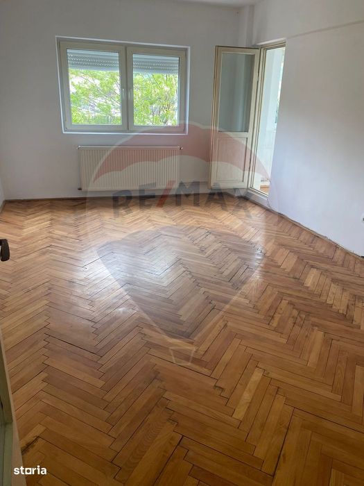 Apartament cu 3 camere de vânzare în zona apreciata
