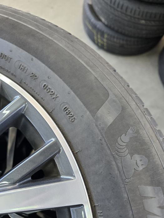 2 Броя 215/65/17 Michelin 6,5mm 25dot