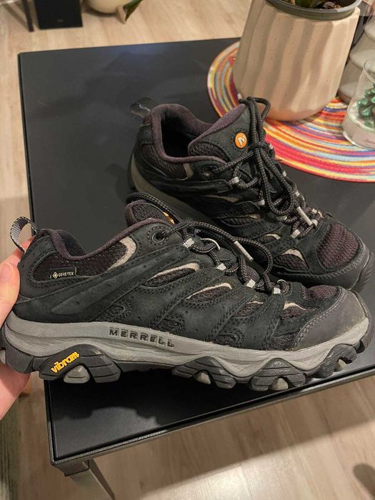 Спортни обувки за разходка