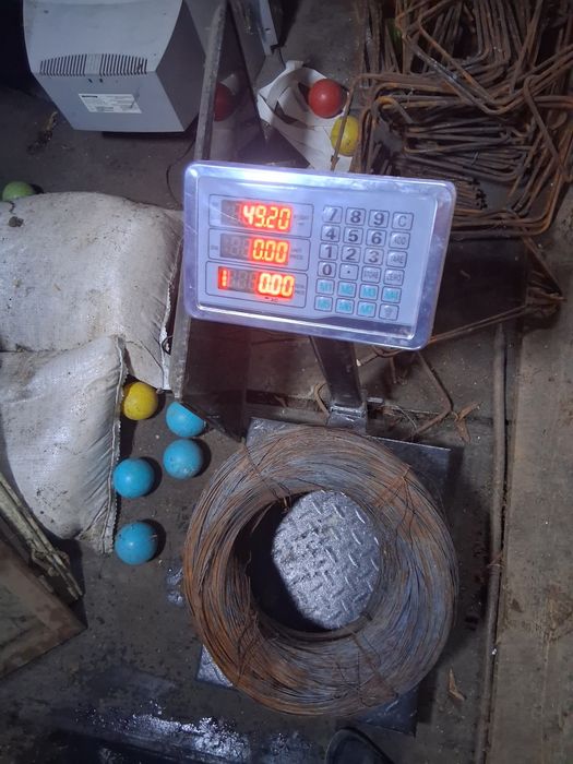 Sarma de fierar rămasă din constructi