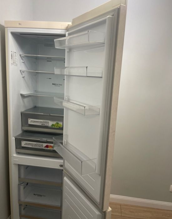 Холодильник LG в отличном состоянии