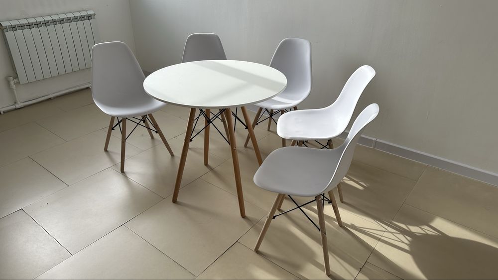 Продам комплект стол со стульями