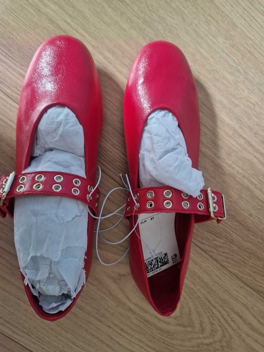 Червени балеринки