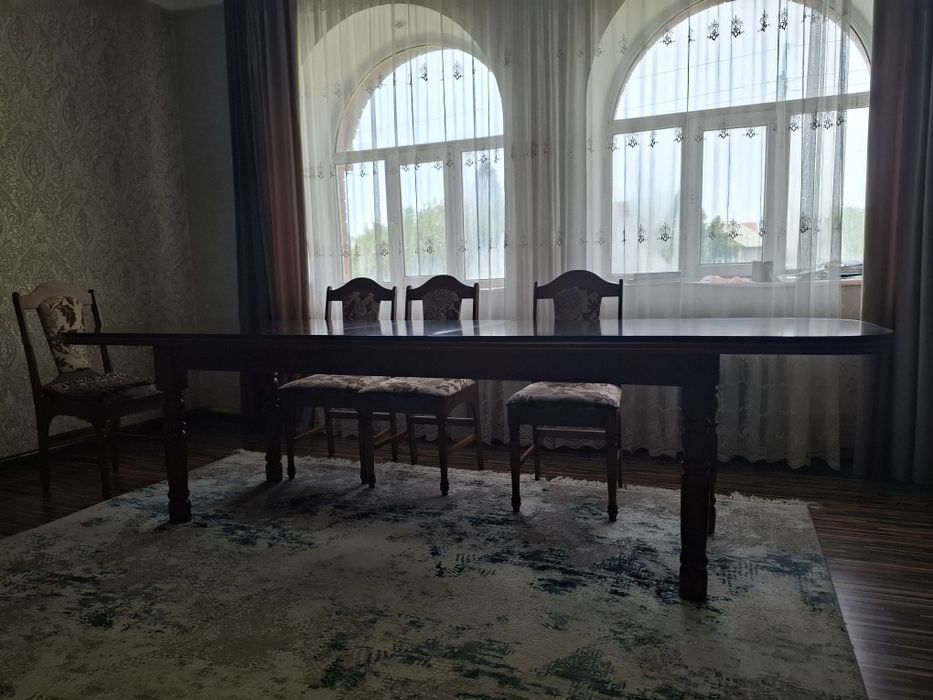 Продам стол для гостиной
