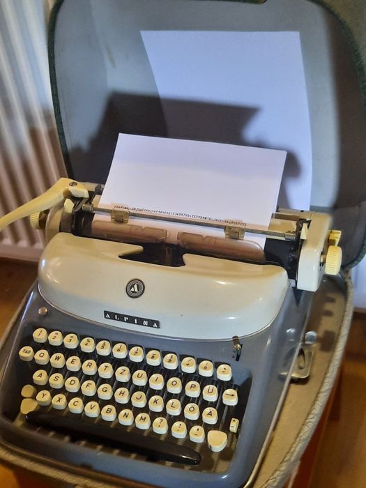 Mașină de scris Alpina funcțională