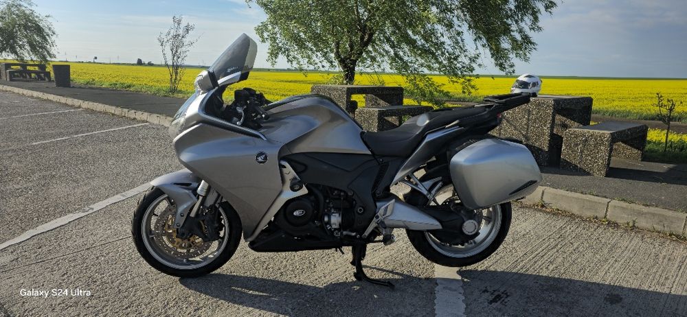 Honda VFR 1200f sc63