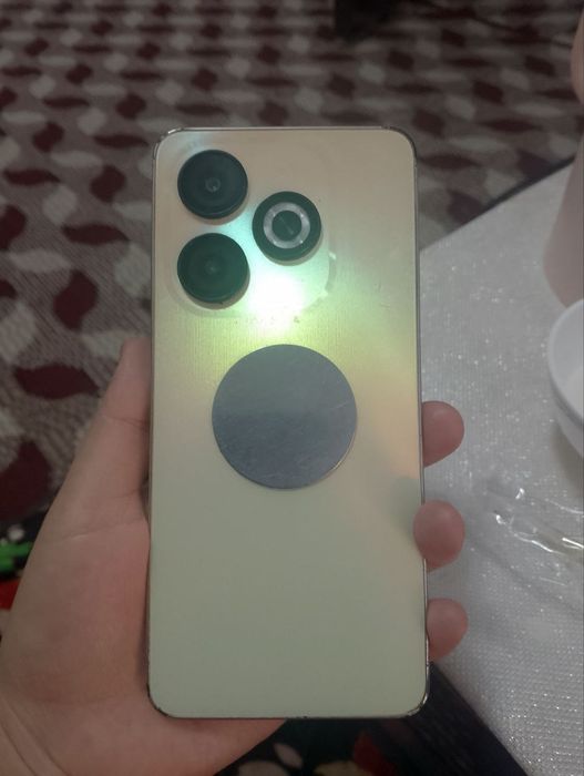 Infinix smat 8 xolati yaxshi karopkasi bor