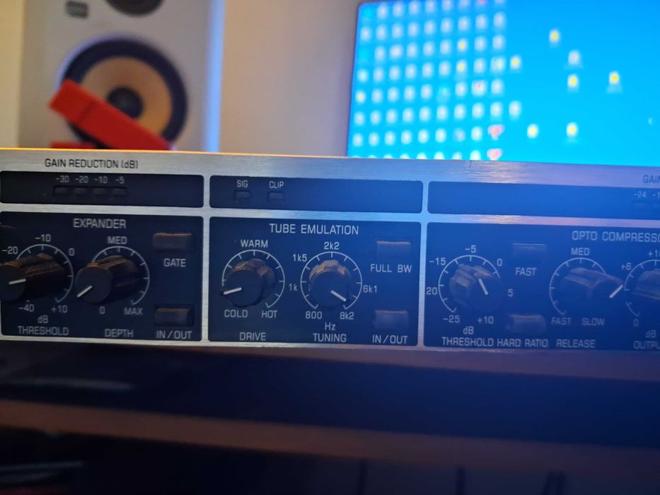 Amplificator voce studio Behringer ULTRA-VOICE VX2000