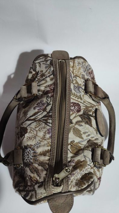 Дамска чанта с флорален дизайн