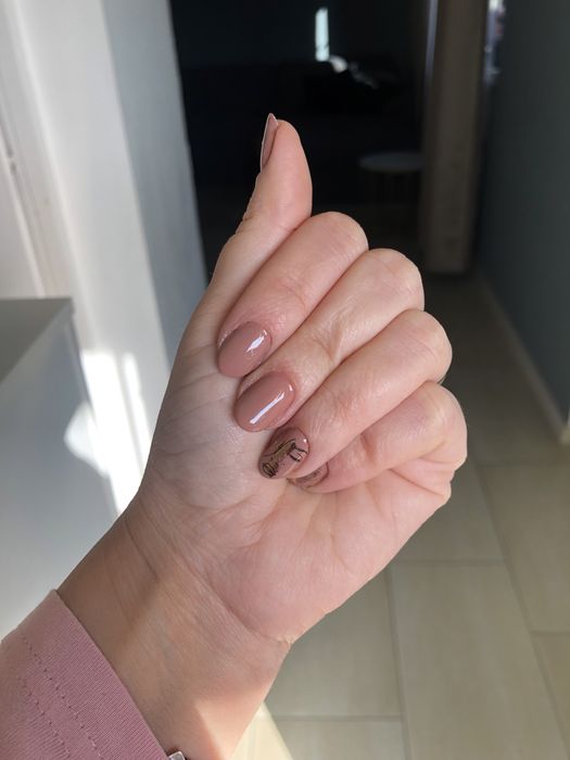 Vând gecuta Armani ofer detali in privat