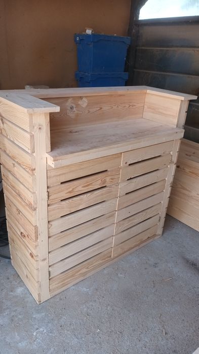 Търговско обзавеждане  от масивна дървесина