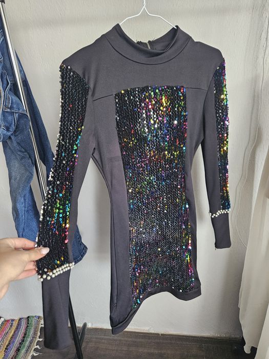Черна рокля с пайети