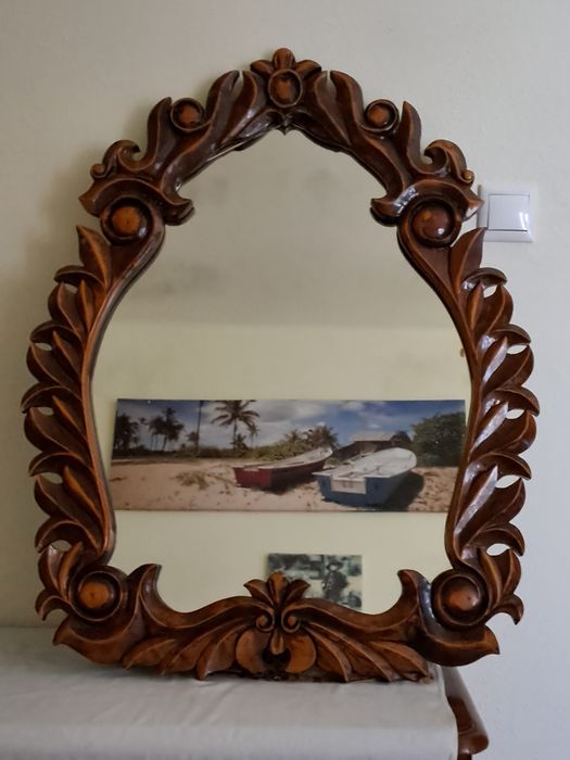 Oglinda cu rama sculptata