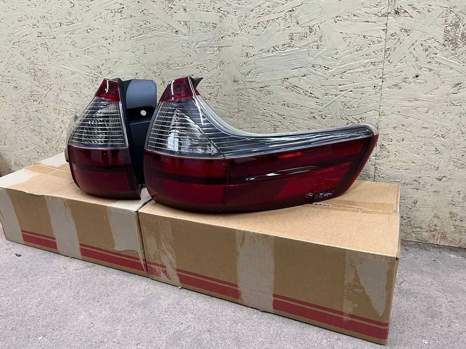 Задний фонарь на Сиенна Сиена 2015- / Toyota SIENNA 2018