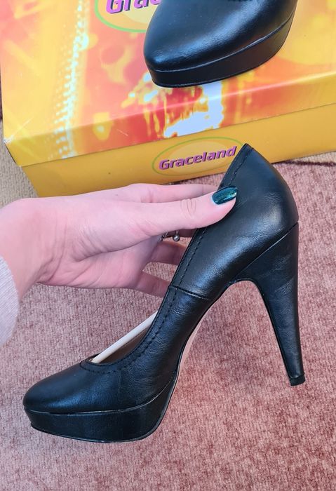 Дамски обувки с ток