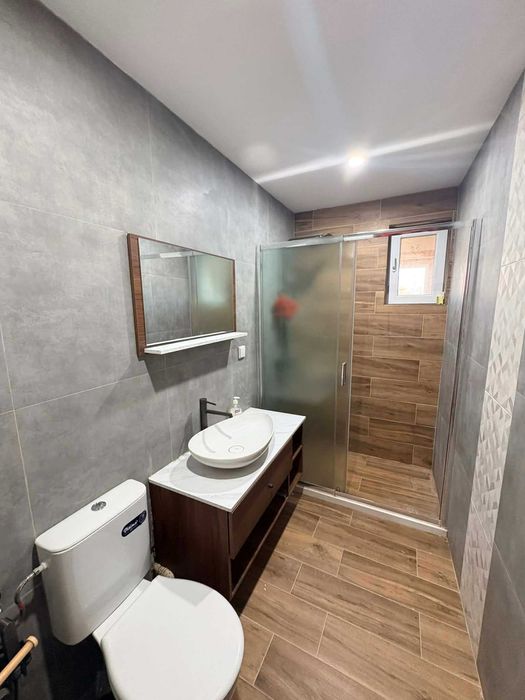 Продавам тристаен тухлен апартамент в кв. Калето, с гараж