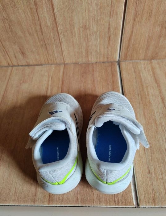 Adidași unisex mărimea 21