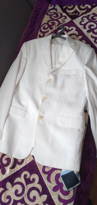 Продам костюм белый двойка
