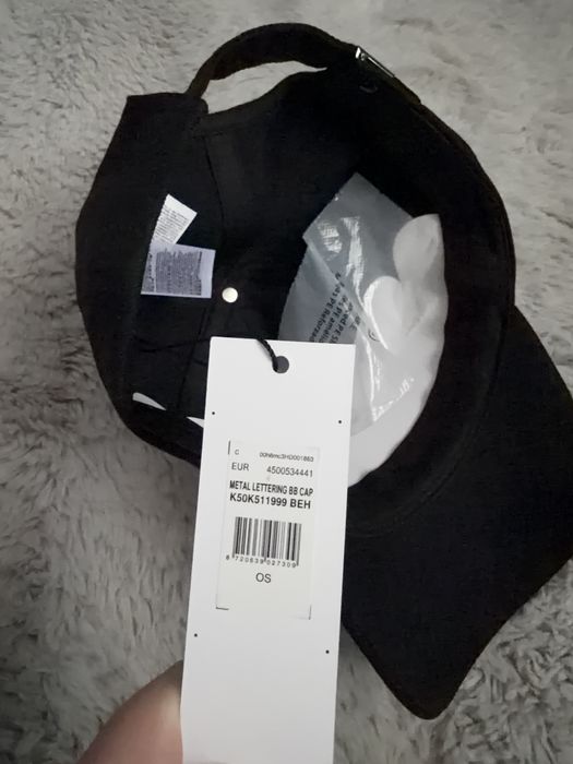 Calvin Klein sapca unisex neagra cu logo mic metalic noua originala