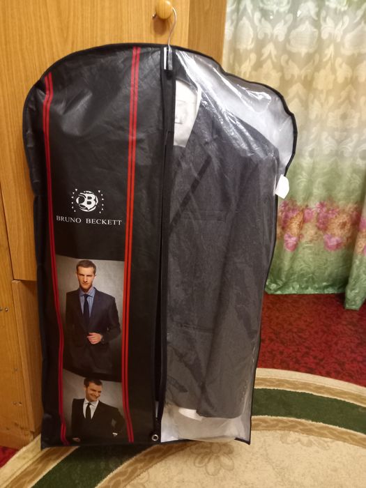 Продаю костюм размер 50