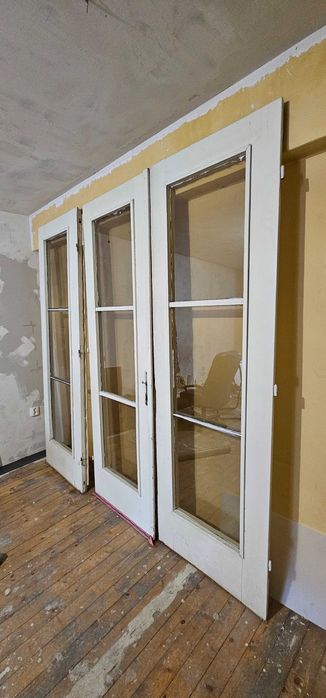 Преграден портал с три врати