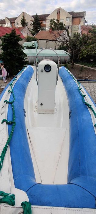 Vând barca RIB Tornado 5.8 + peridoc înmatriculat