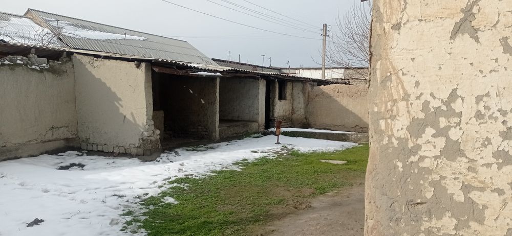 Uy joy sotiladi 5 sutiq oĝil ayvon tandir xona  xonalar  6ta xonalik