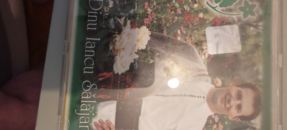 Vând CD-URI muzica populară și Iris